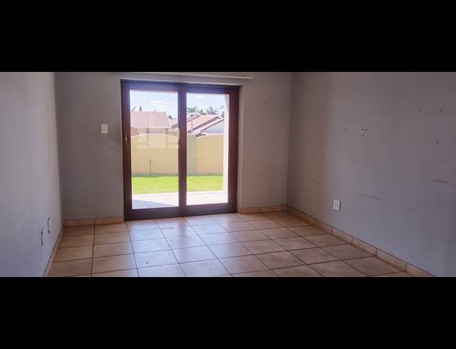 2 BEDROOM APARTMENT TO LET IN REYNO RIDGE